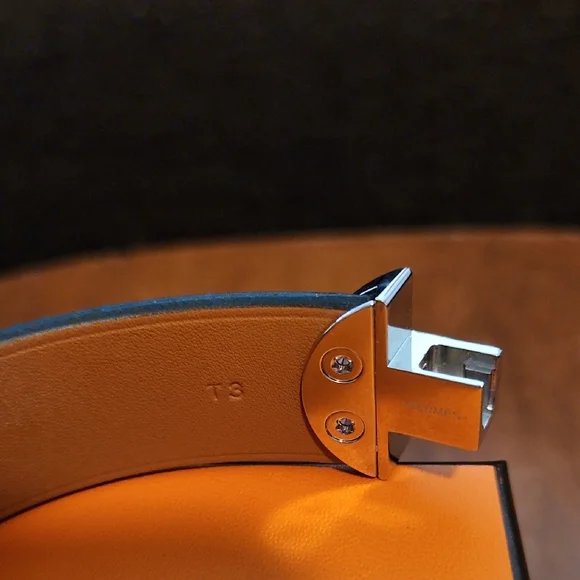 HERMES Dark Green Calfskin Leather & Palladium Cuff Bracelet w/Grey Latch Clasp - Picture 4 of 6